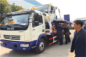 当雄汽车道路救援拖车价格